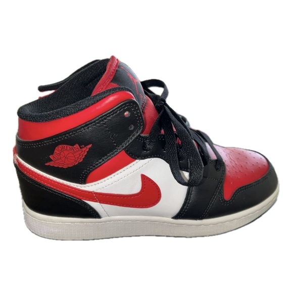 Air Jordan 1 Mid (GS) - Picture 2 of 3